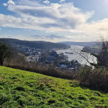 Mit Rheinblick In Bei Linz Am Rhein *